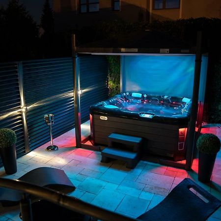 The Residence Central Jacuzzi Boutique (Adults Only) Cluj-Napoca Exterior foto
