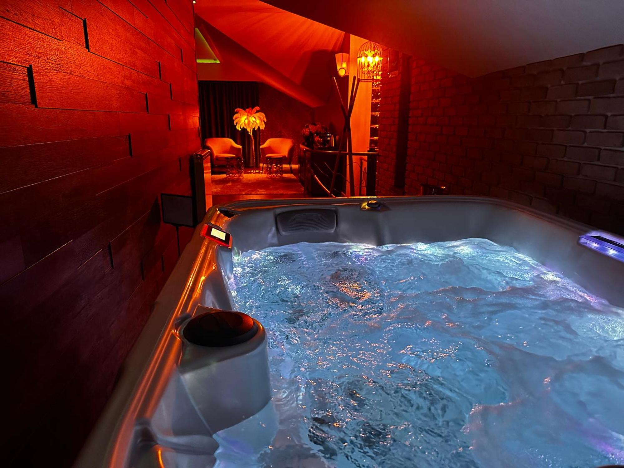 The Residence Central Jacuzzi Boutique (Adults Only) Cluj-Napoca Exterior foto
