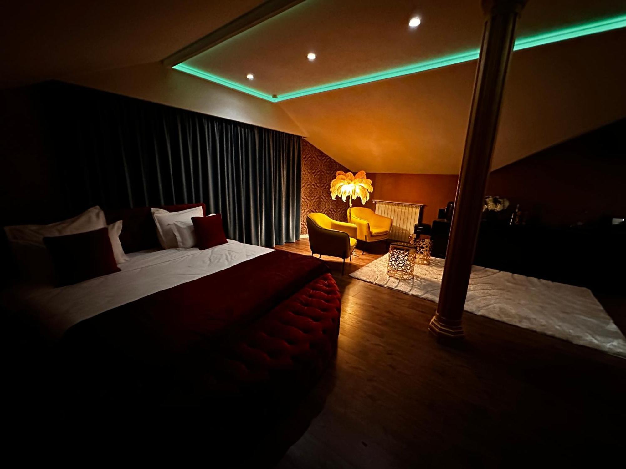 The Residence Central Jacuzzi Boutique (Adults Only) Cluj-Napoca Exterior foto