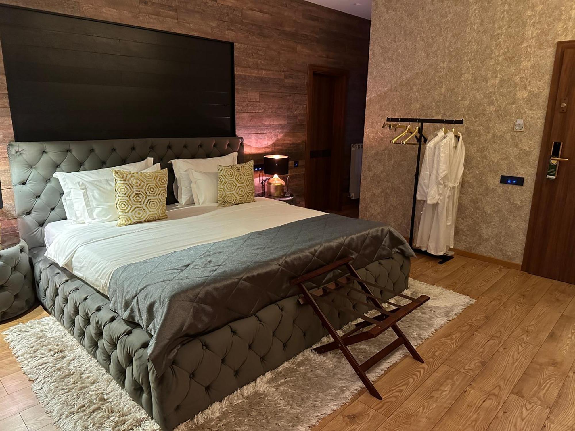 The Residence Central Jacuzzi Boutique (Adults Only) Cluj-Napoca Exterior foto