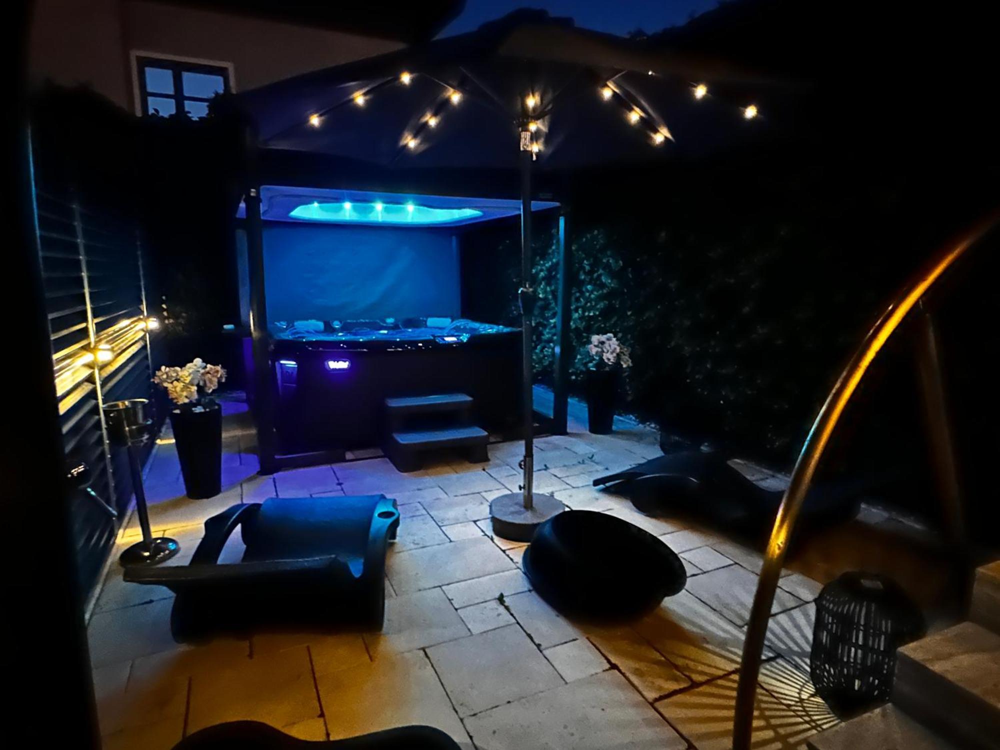 The Residence Central Jacuzzi Boutique (Adults Only) Cluj-Napoca Exterior foto