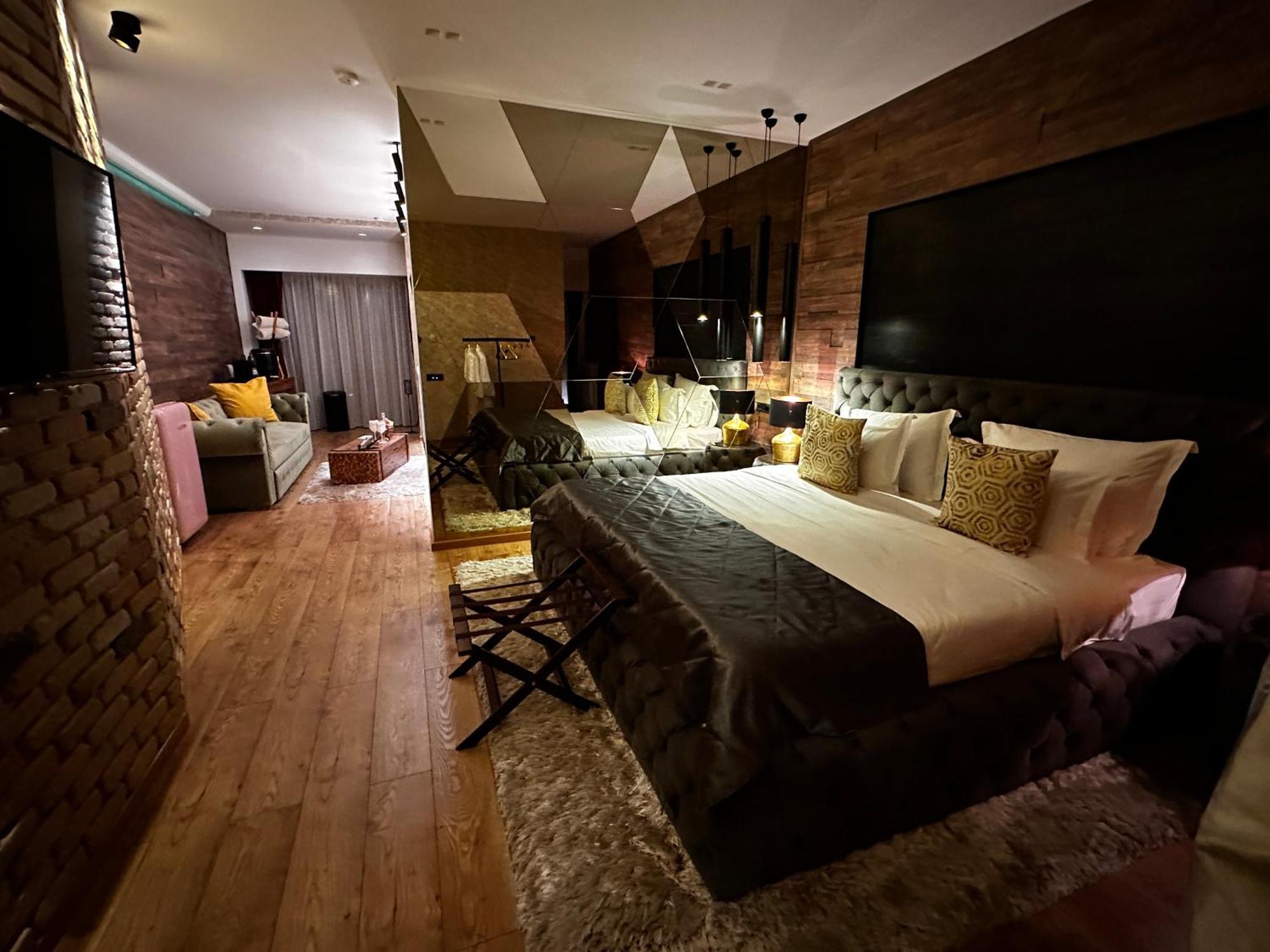 The Residence Central Jacuzzi Boutique (Adults Only) Cluj-Napoca Exterior foto