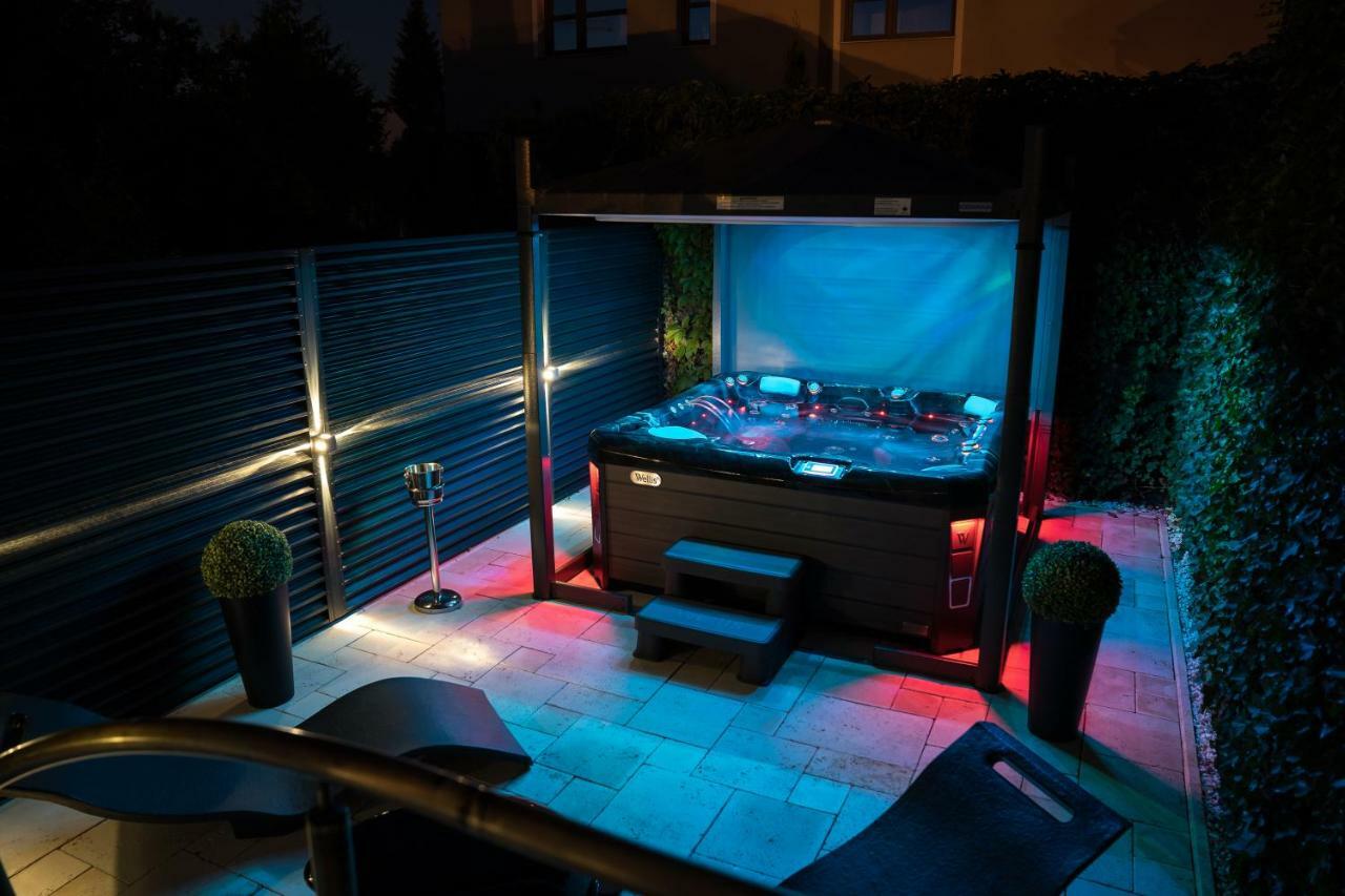The Residence Central Jacuzzi Boutique (Adults Only) Cluj-Napoca Exterior foto